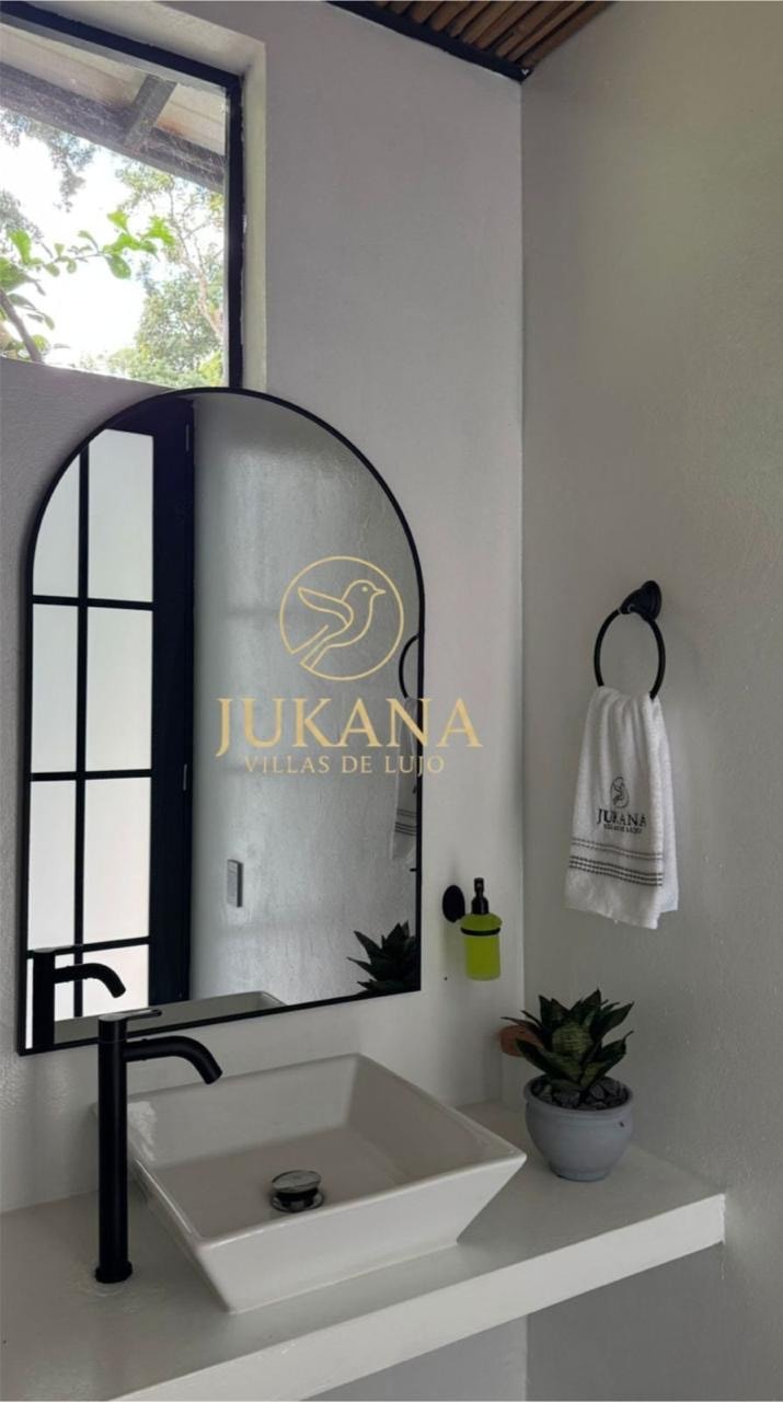 Baño moderno de la cabaña Jukana Villeta