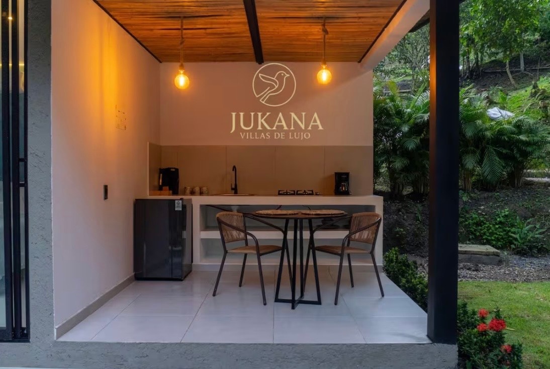 Área social y jardín de Jukana Villeta